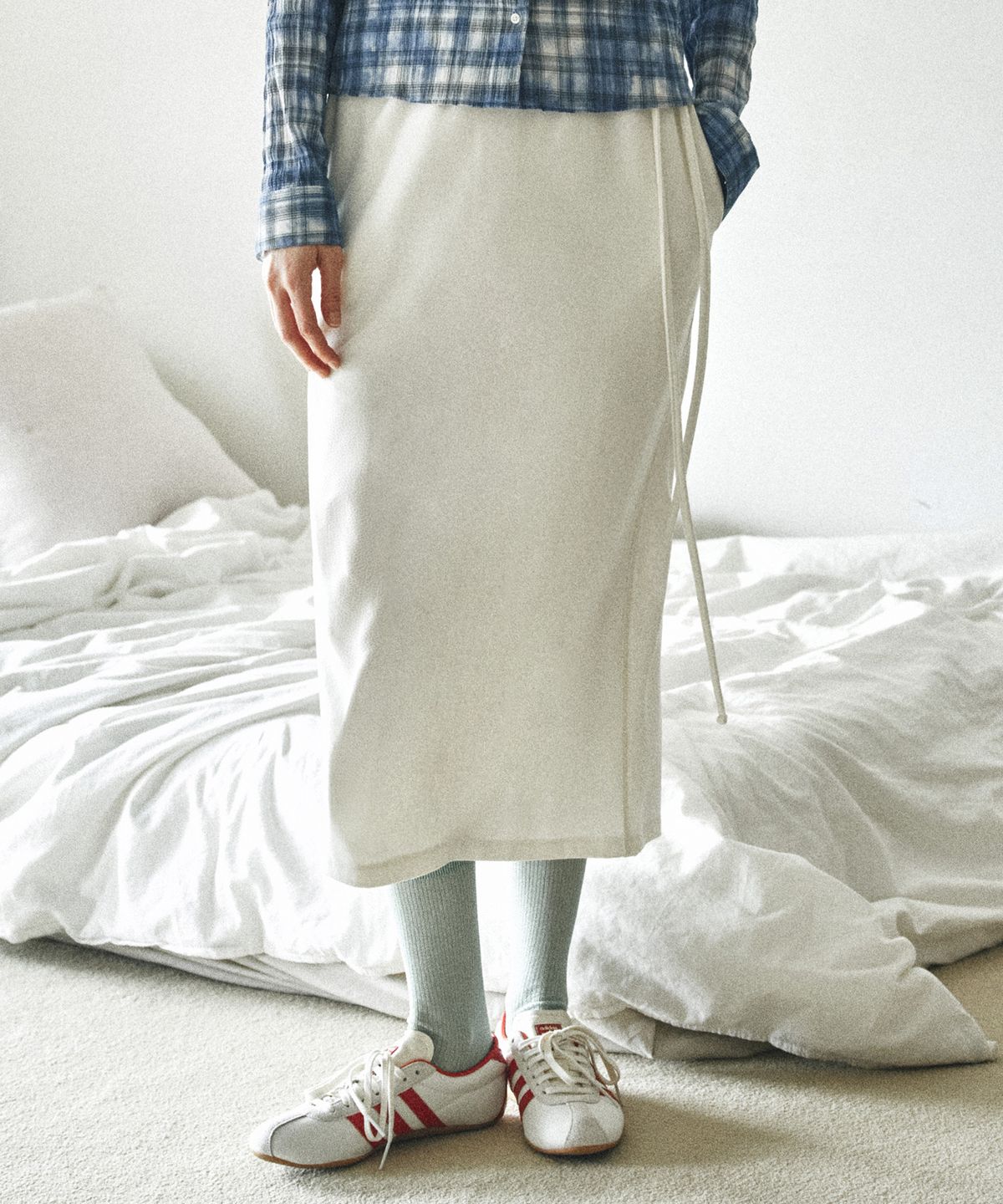 반원 아틀리에(VANONE ATELIER) P3293 플러피 미디 스커트_White