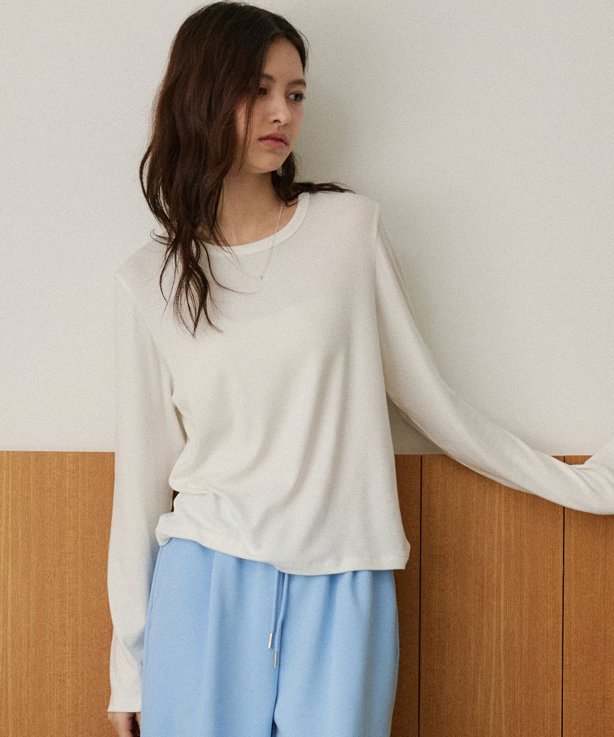 반원 아틀리에(VANONE ATELIER) A3562 플루이드 롱 슬리브_White