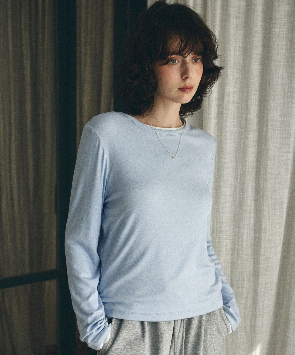 반원 아틀리에(VANONE ATELIER) A3562 플루이드 롱 슬리브_Powder blue