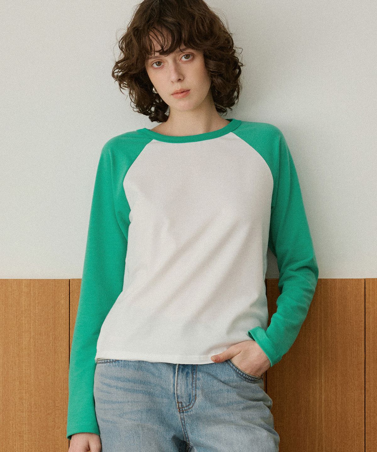 반원 아틀리에(VANONE ATELIER) A3570 플로우 라인 래글런 티셔츠_Green