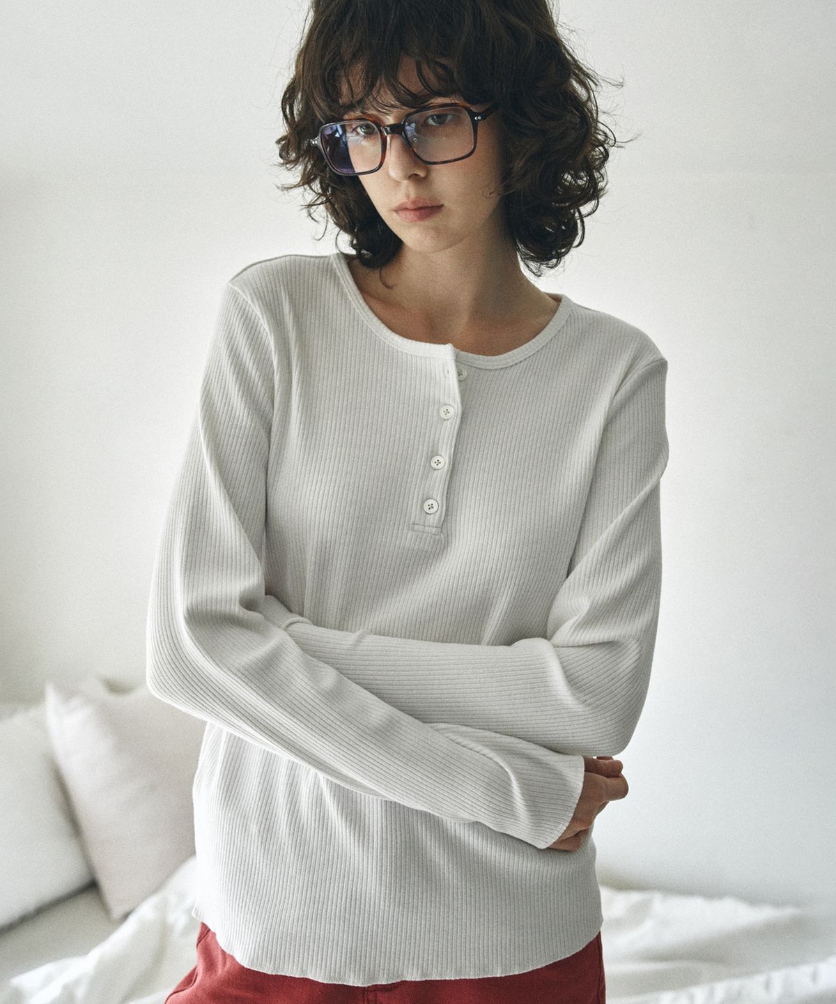 반원 아틀리에(VANONE ATELIER) A3571 에센셜 헨리넥 티셔츠_White