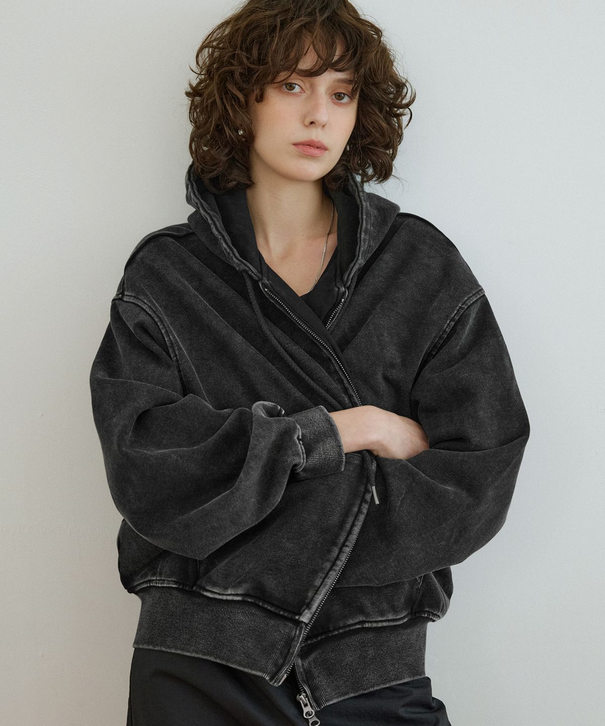 반원 아틀리에(VANONE ATELIER) A3572 워시드 후드 집업_Black