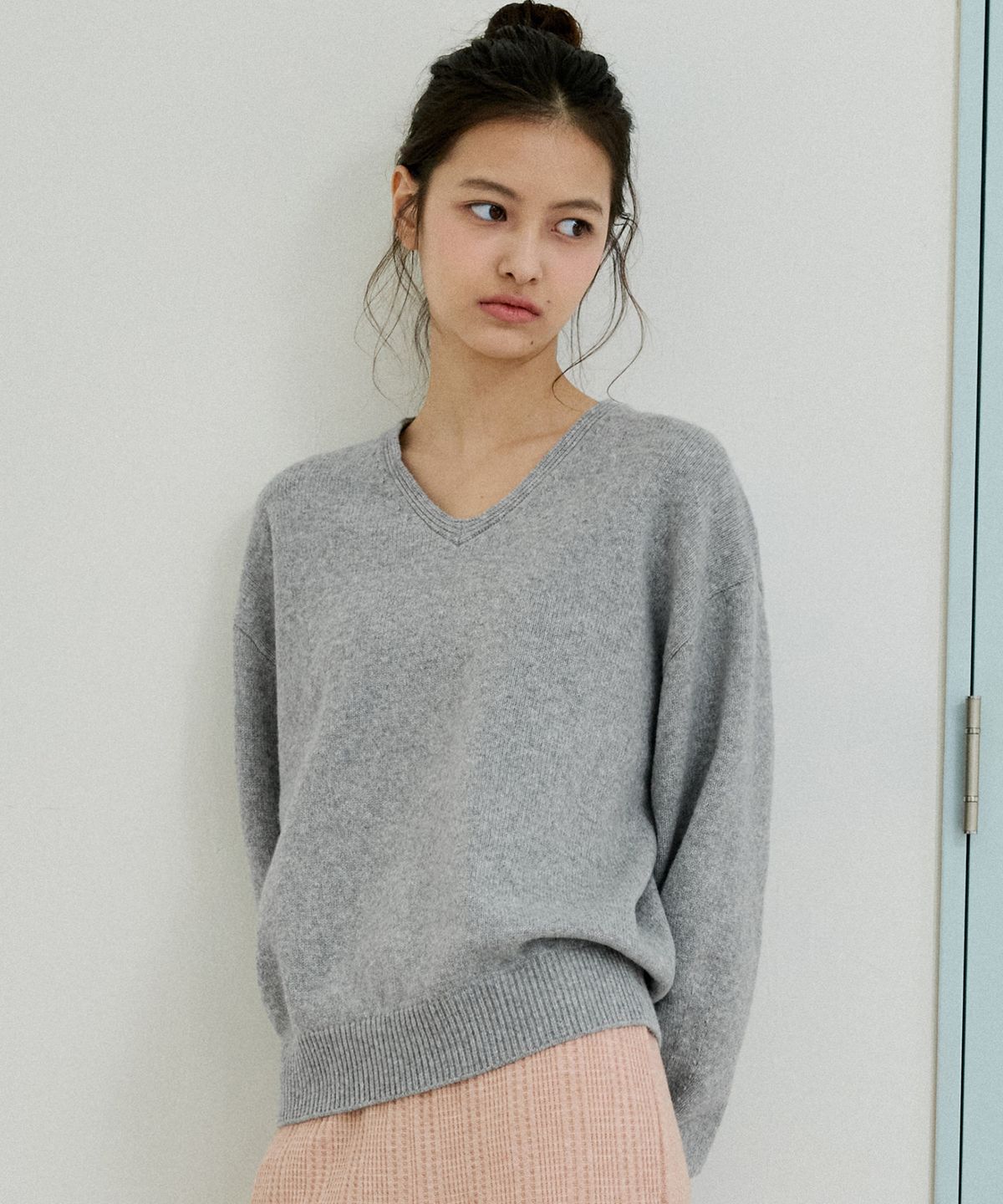 반원 아틀리에(VANONE ATELIER) KN4290 에센셜 브이넥 니트_Melange gray