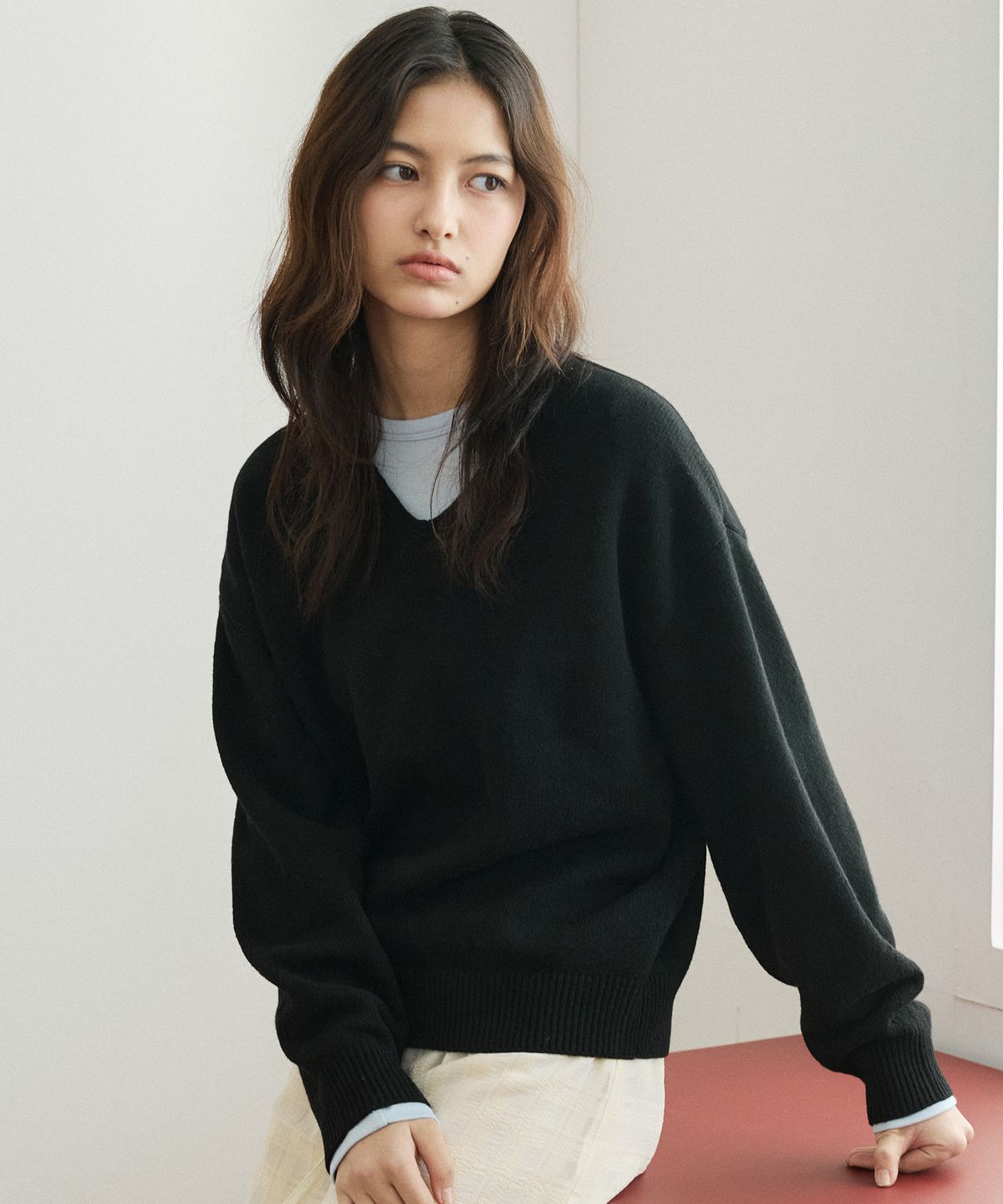 반원 아틀리에(VANONE ATELIER) KN4290 에센셜 브이넥 니트_Black