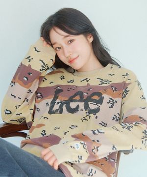 스프레이 로고 긴팔 티셔츠 카모플라쥬