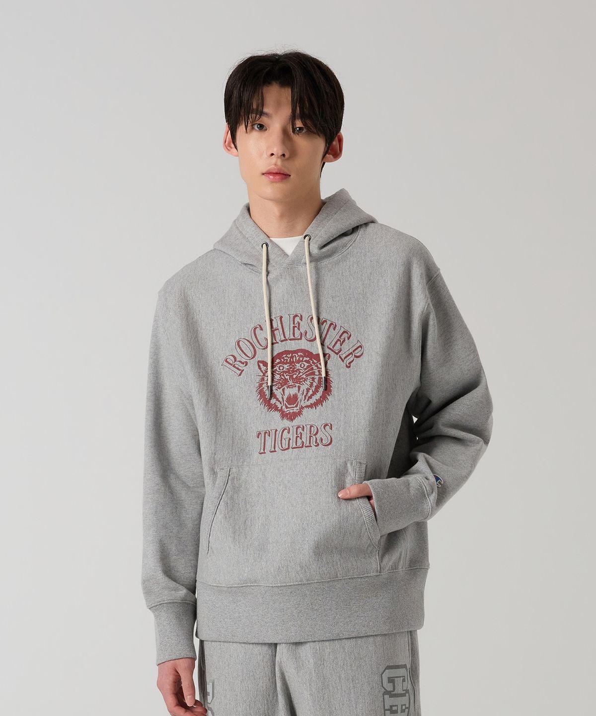 챔피온(CHAMPION) 헤리티지 리버스위브 루즈핏 워싱 후드 티셔츠 Grey