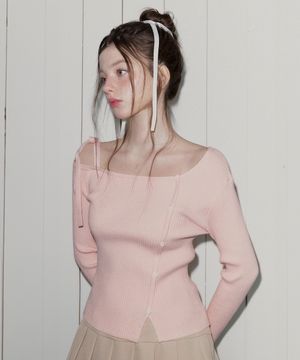 모리카 언발 오프숄더 긴팔 니트