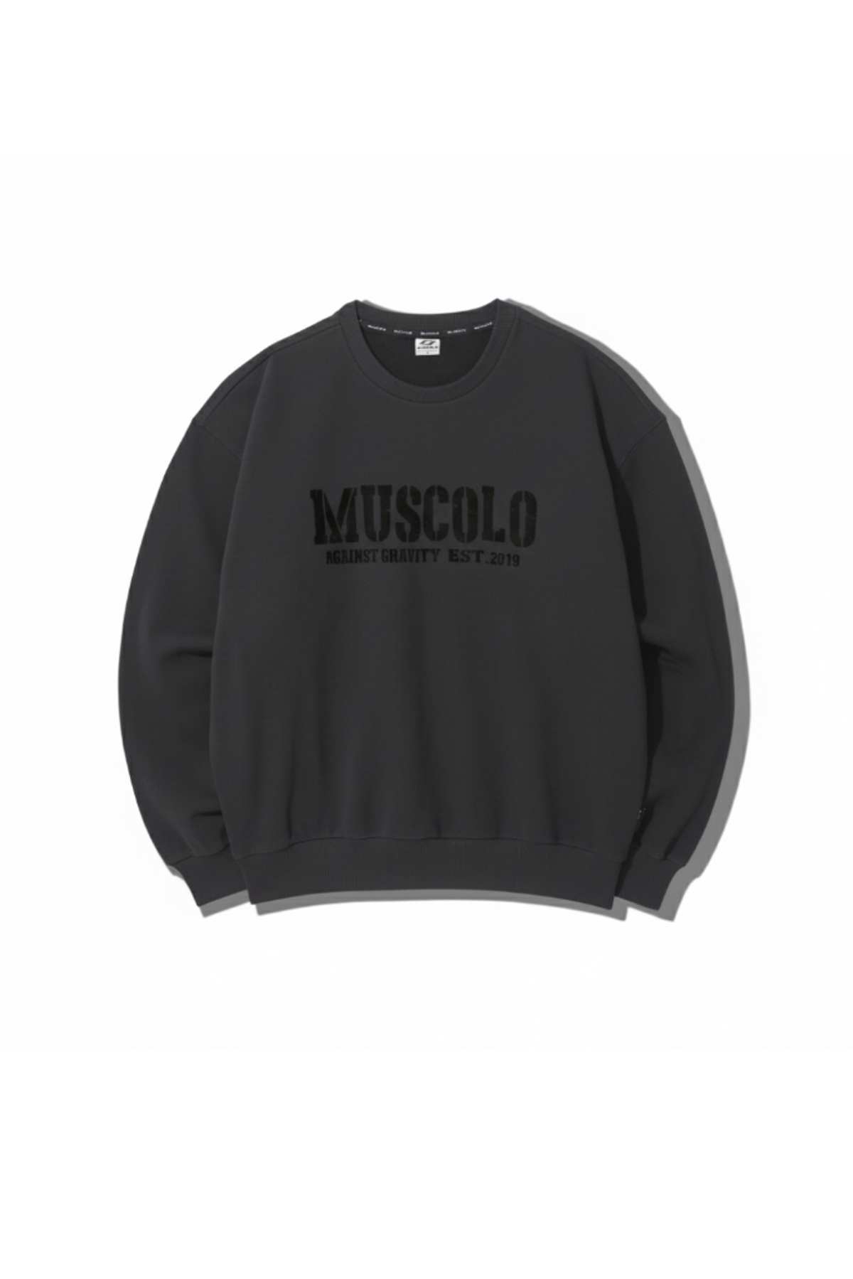 머스콜로(MUSCOLO) 밀리터리 로고 오버핏 맨투맨 - 다크그레이