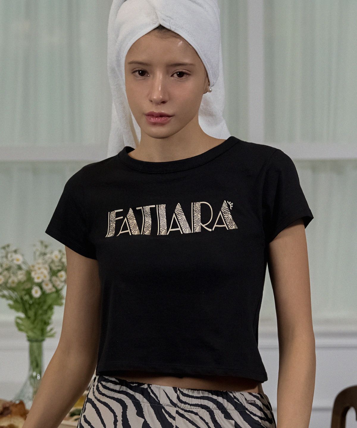 파티아라(FATIARA) 지브라 골드 크롭 티 - 2 Colors