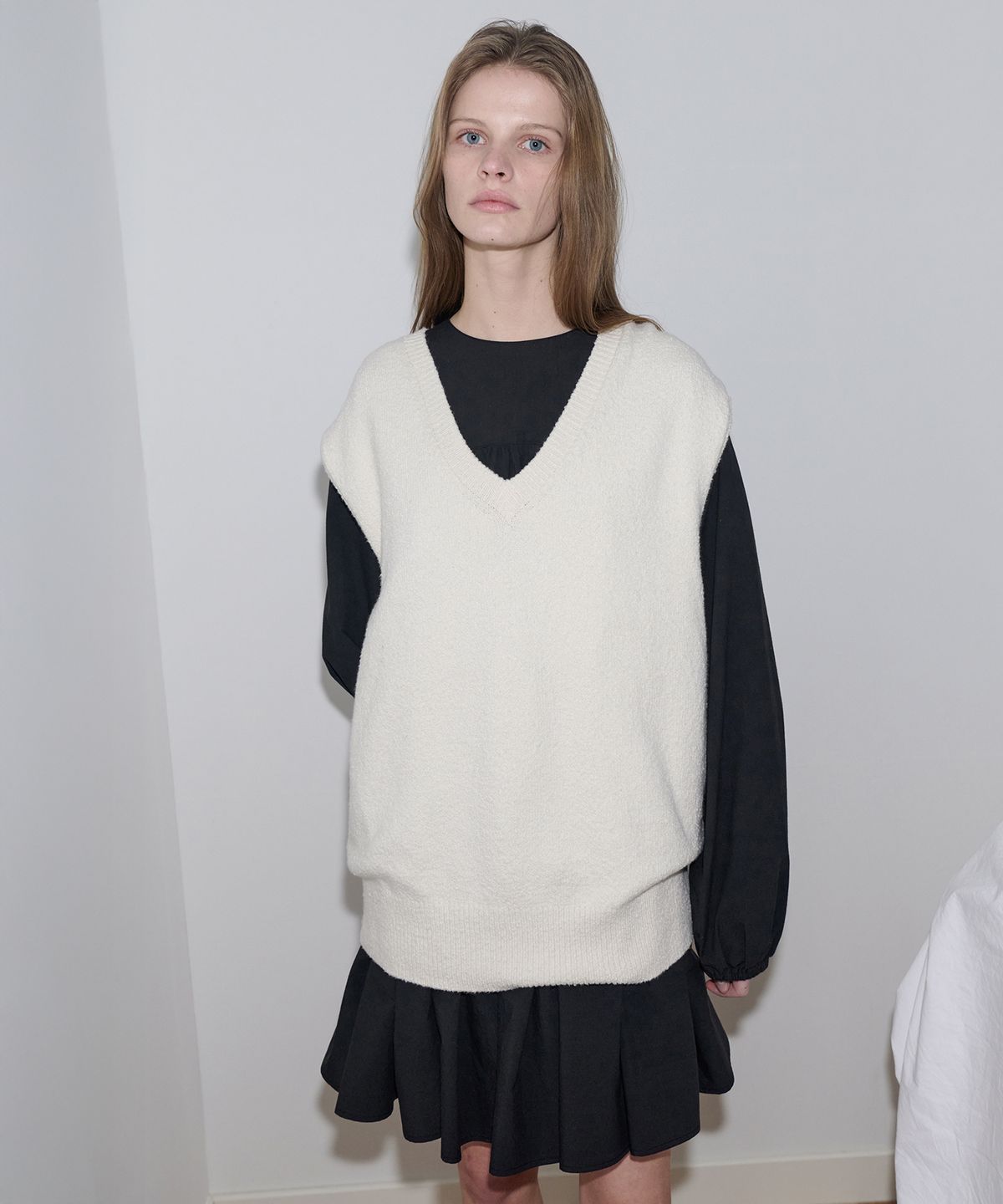 르바(LEVAR) Boucle Knit Vest - Milk Cream