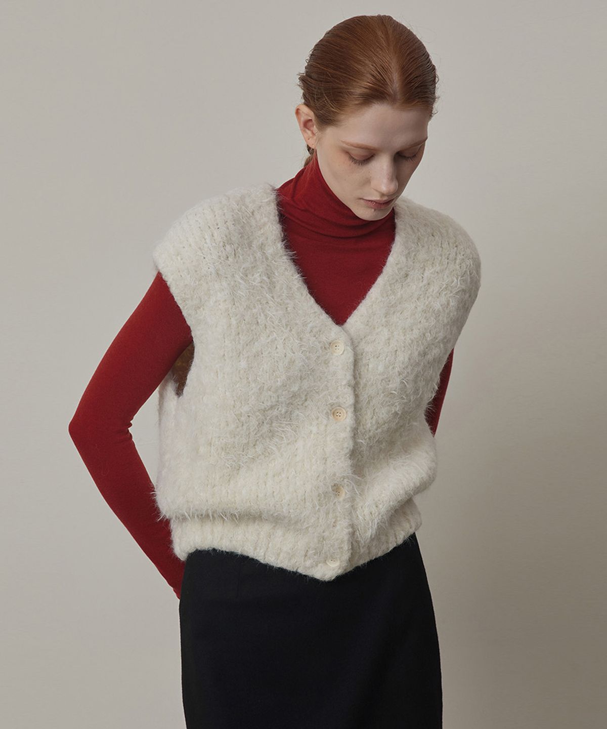 퀸스래빗(Q'SRB) Alpaca Boucle V-neck Knit Vest