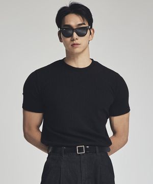 파인 니트 머슬핏 반팔 티셔츠 블랙
