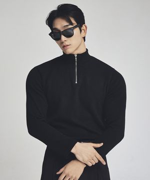 케이블 모크 집업 니트 블랙