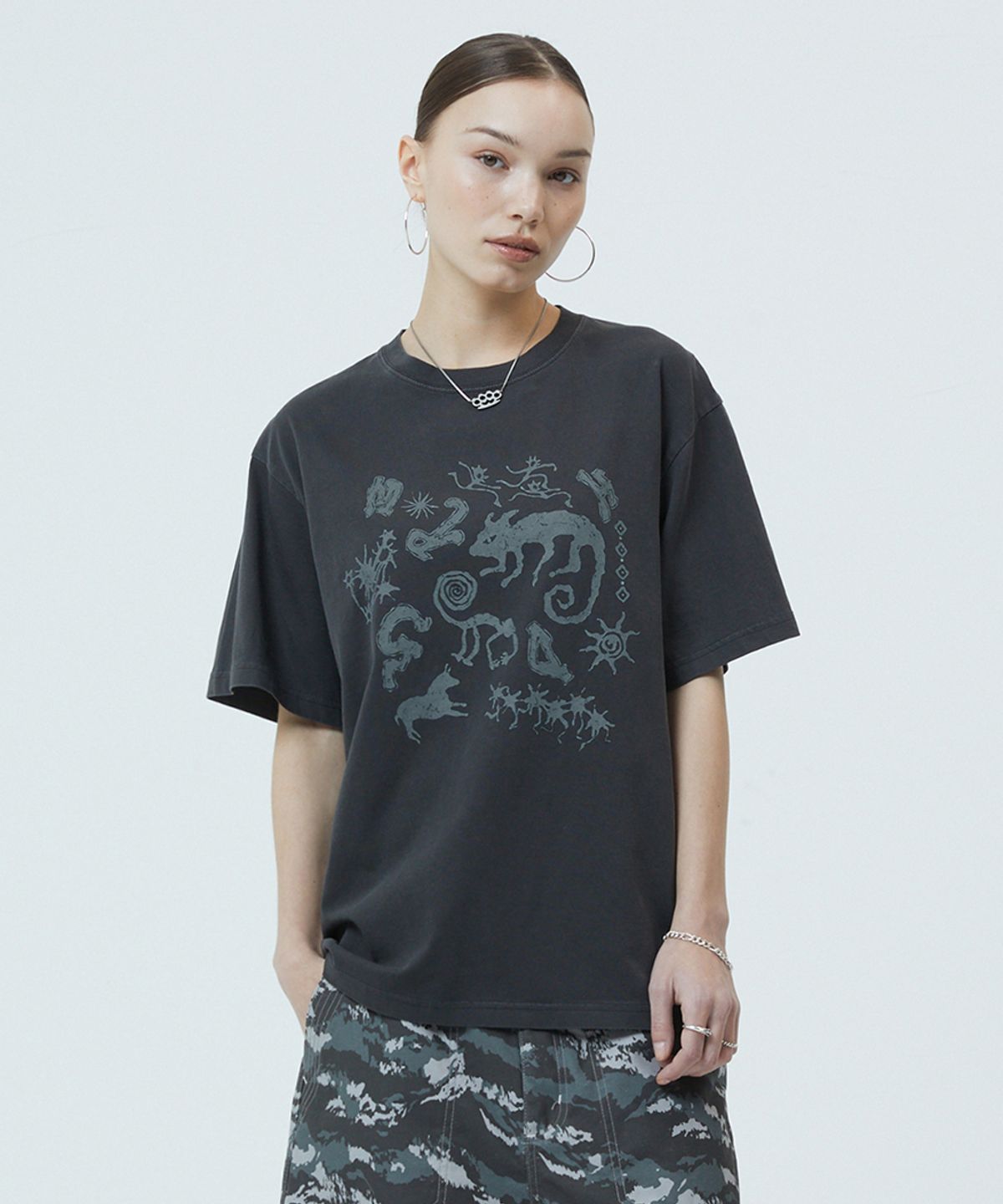 마하그리드(MAHAGRID) PIGMENT CAVES TEE CHARCOAL(MG2GMMT511A)