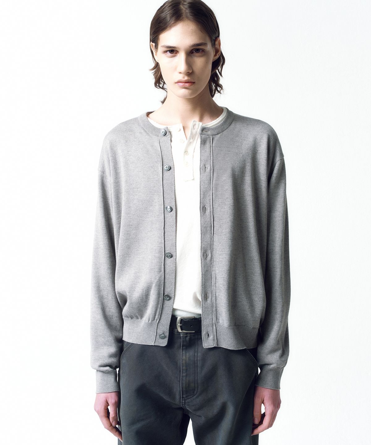 인사일런스(INSILENCE) 울 블렌드 라운드 넥 카디건 MELANGE GREY