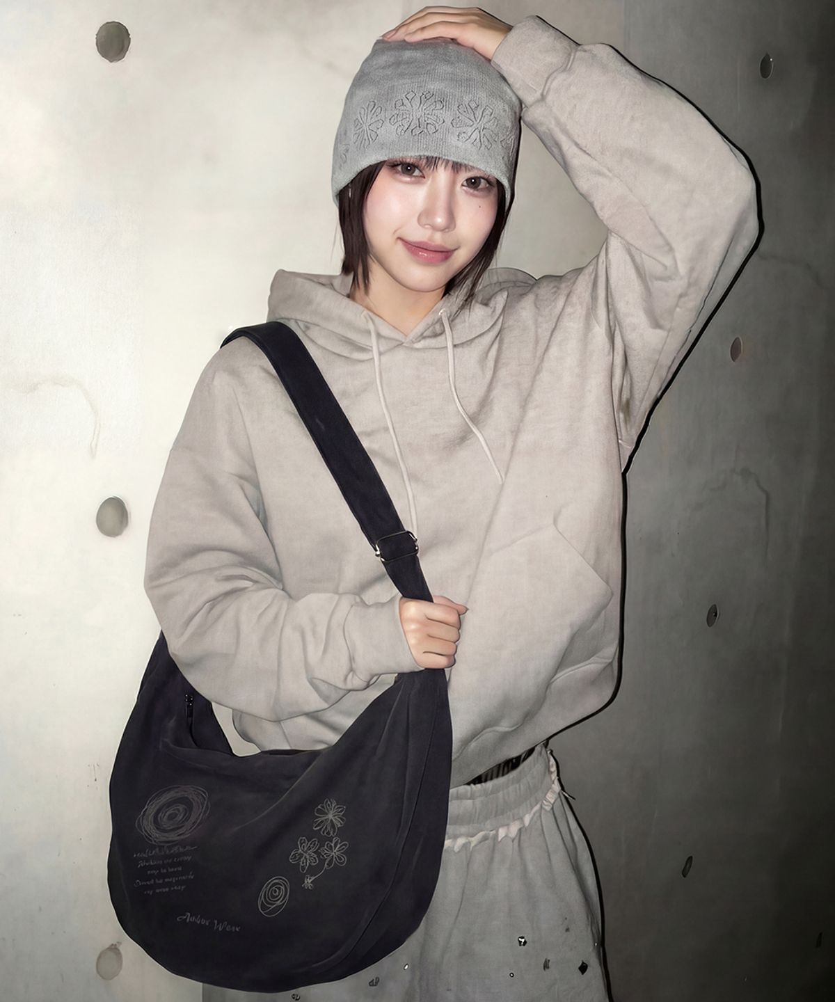 아티스트웨어(ARTISTWEAR) [ATW] 스크리블 드로잉 코튼 크로스백 - 2COLOR