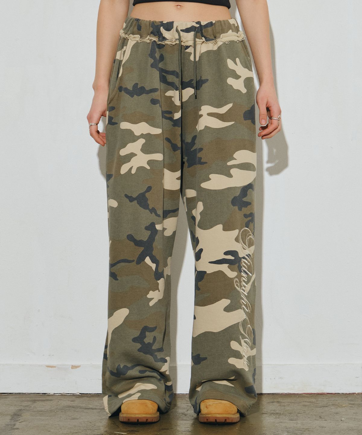 미드나잇 무브(MIDNIGHT MOVE) lg camo pants (beige)