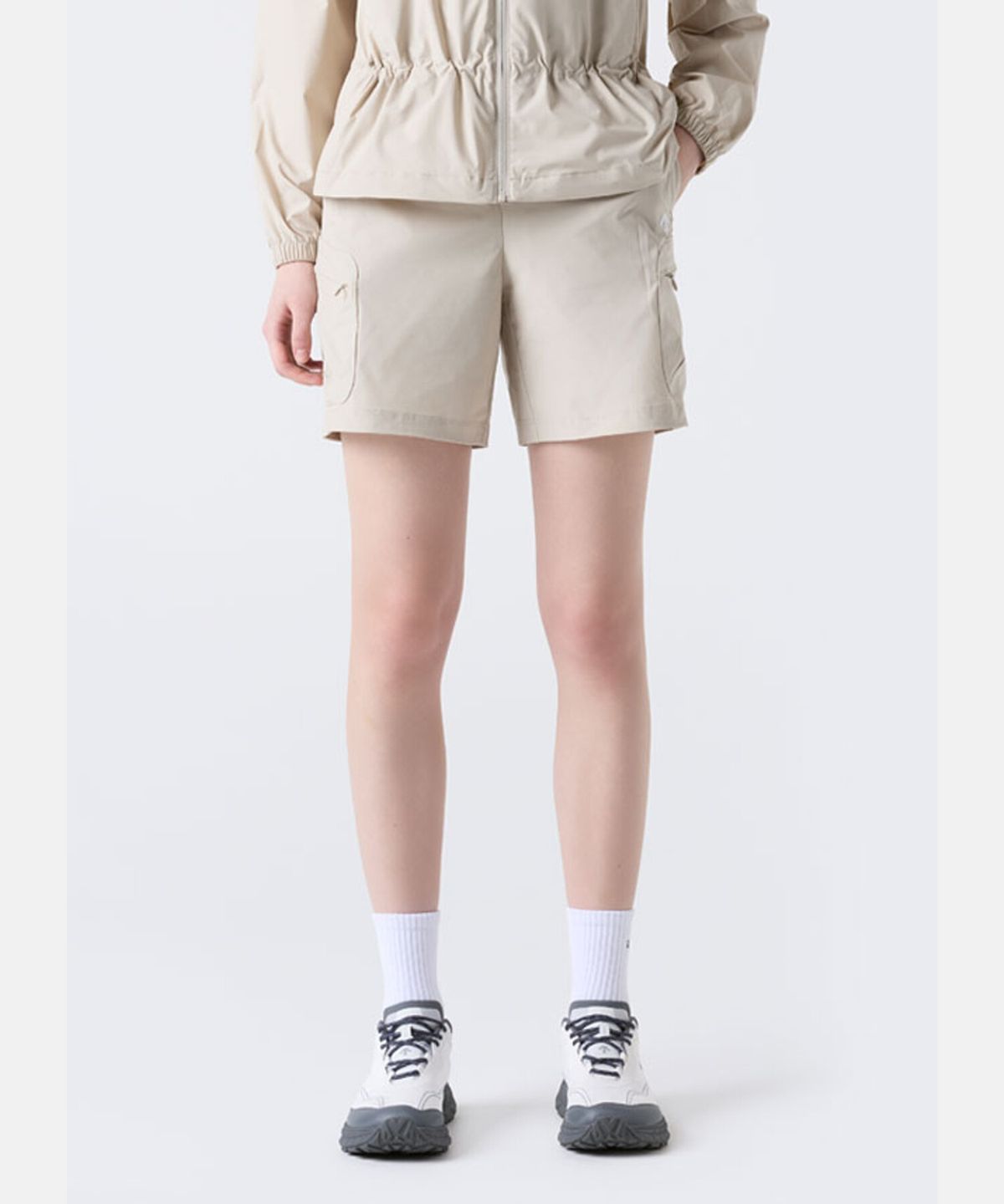 데상트(DESCENTE) 우먼스 6인치 우븐 쇼츠 베이지 SR122PHP22
