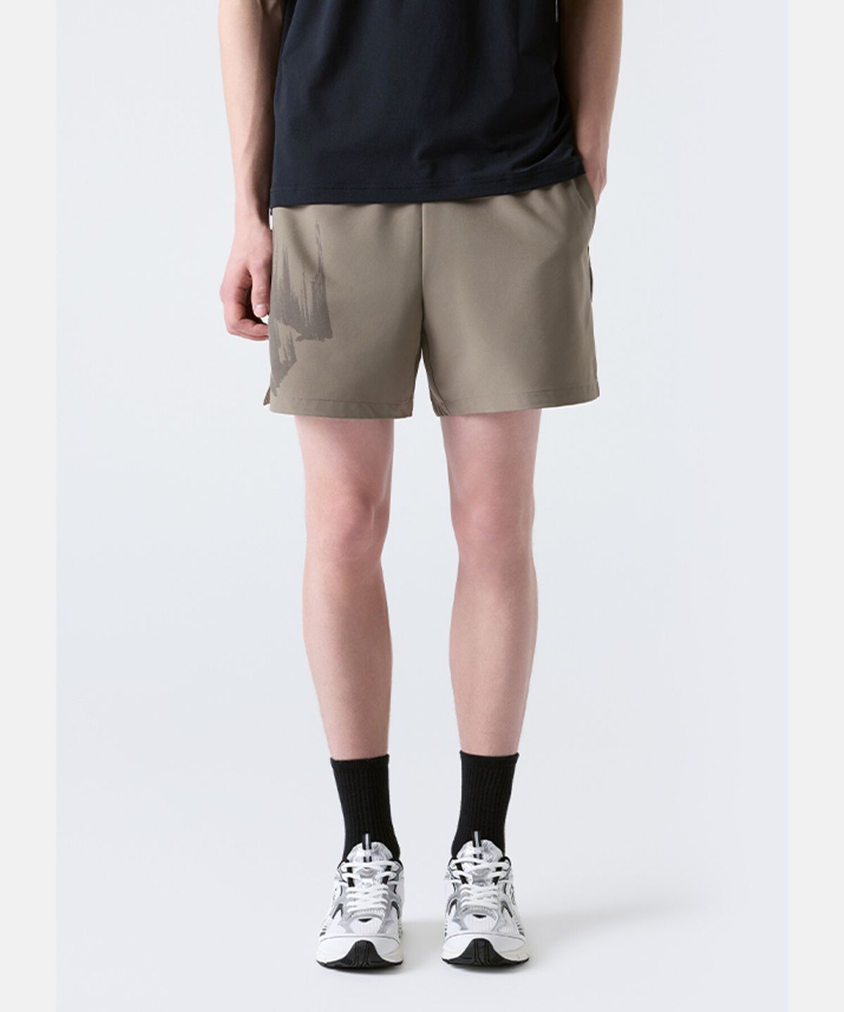 데상트(DESCENTE) 트레이닝 5인치 우븐 쇼츠 브라운 SR121THP11