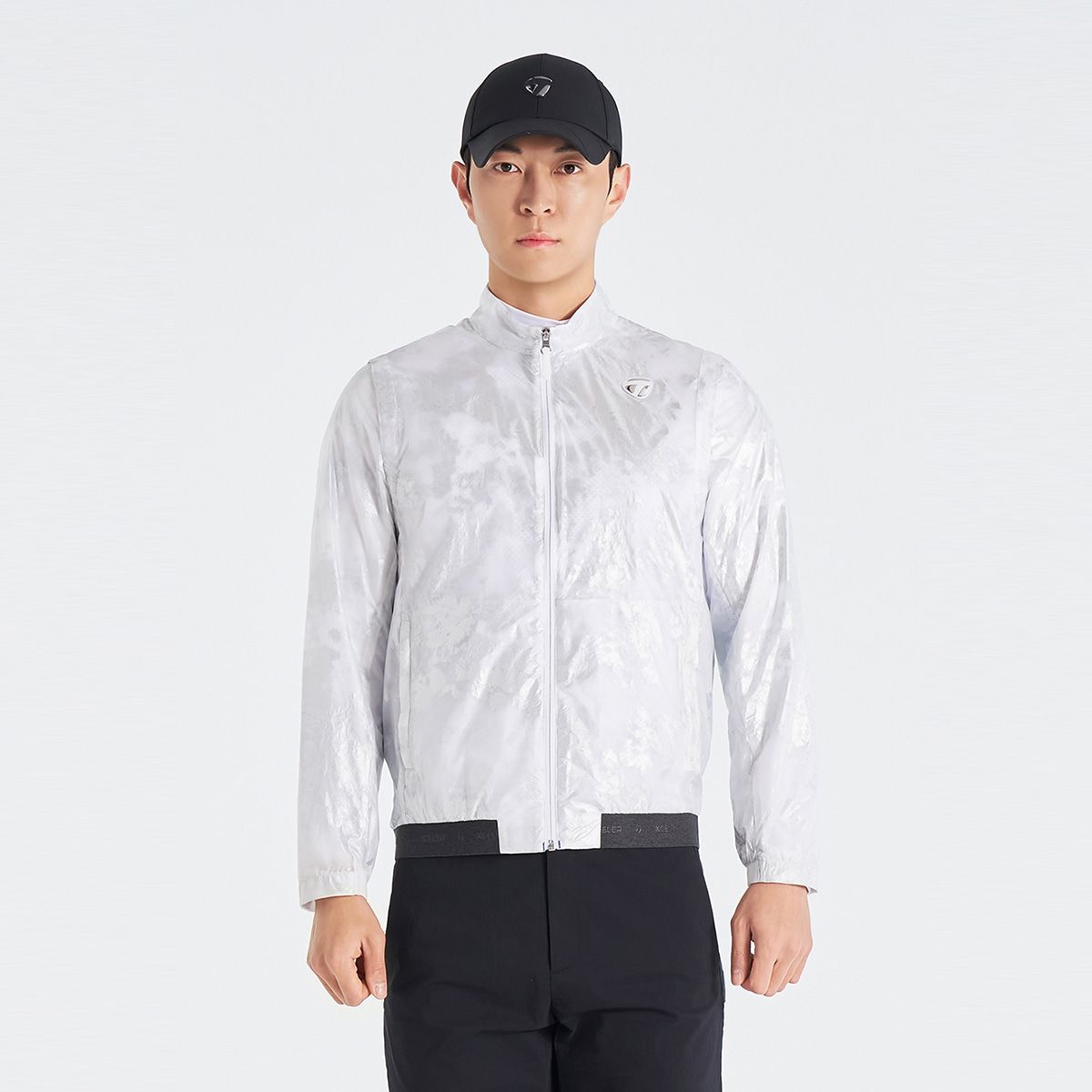 테일러메이드 어패럴(TAYLORMADE APPAREL) 26SS 남성 메탈 프린트 바람막이 점퍼 T8031J61201-100