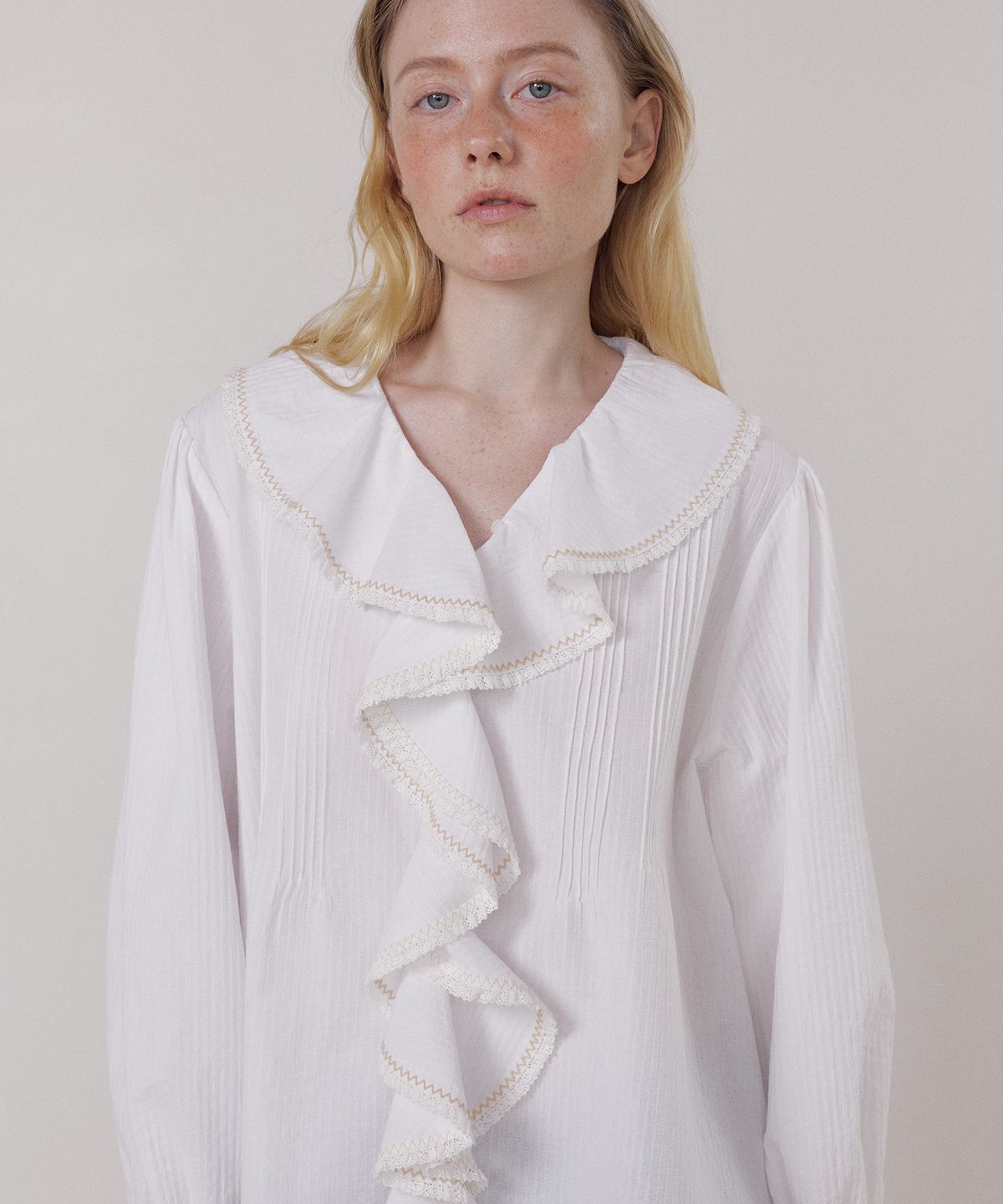 프리터(FRITUR) Vivi Frill Blouse White_F261BL02