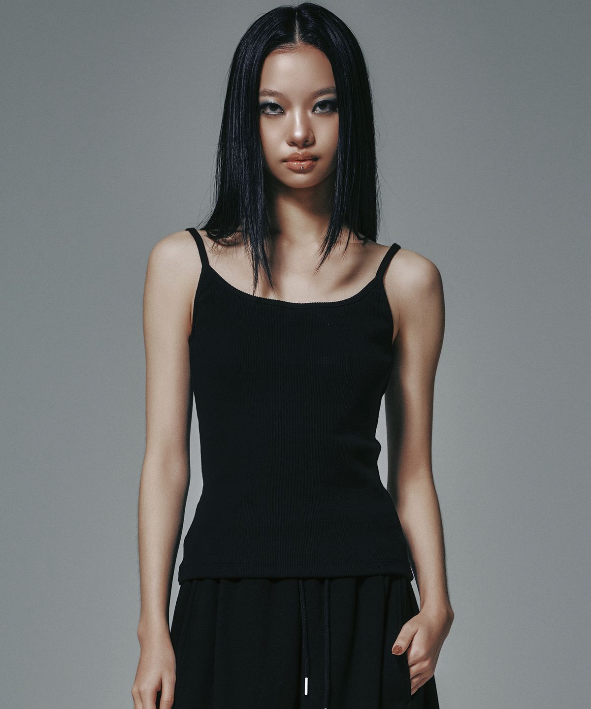 엔와이엑스엑스(NYXX) MOON SLEEVELESS BLACK