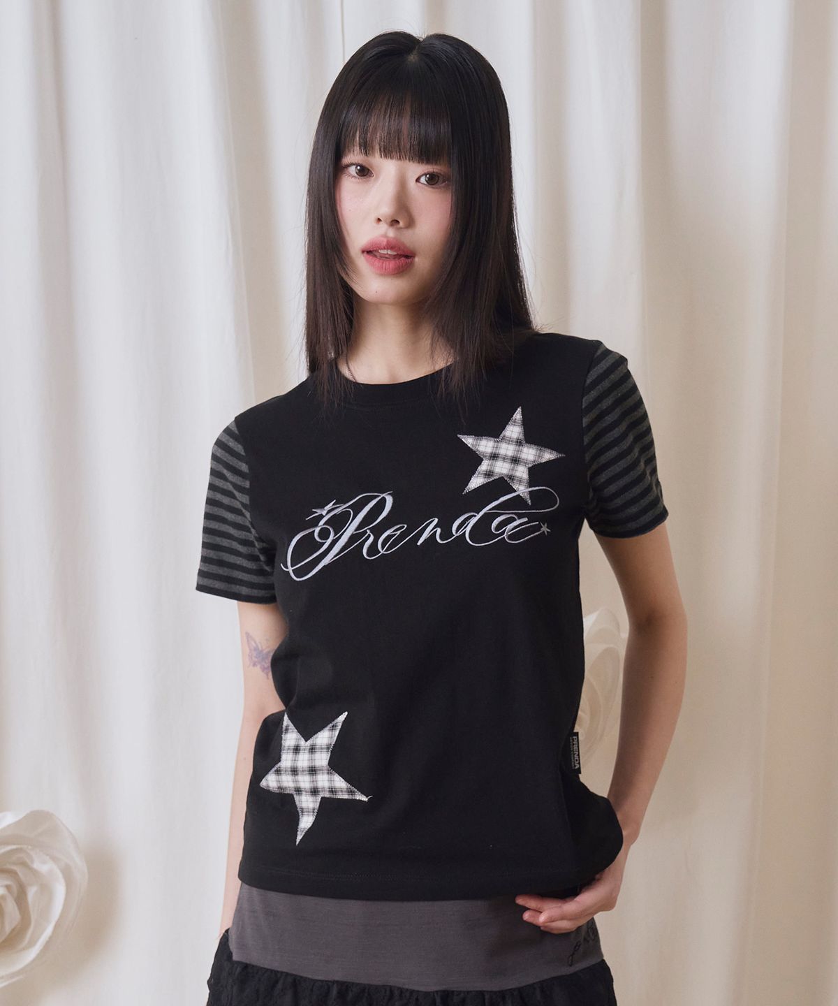 프렌다(PRENDA) CHECK STAR STRIPE CREWNECK TEE BLACK