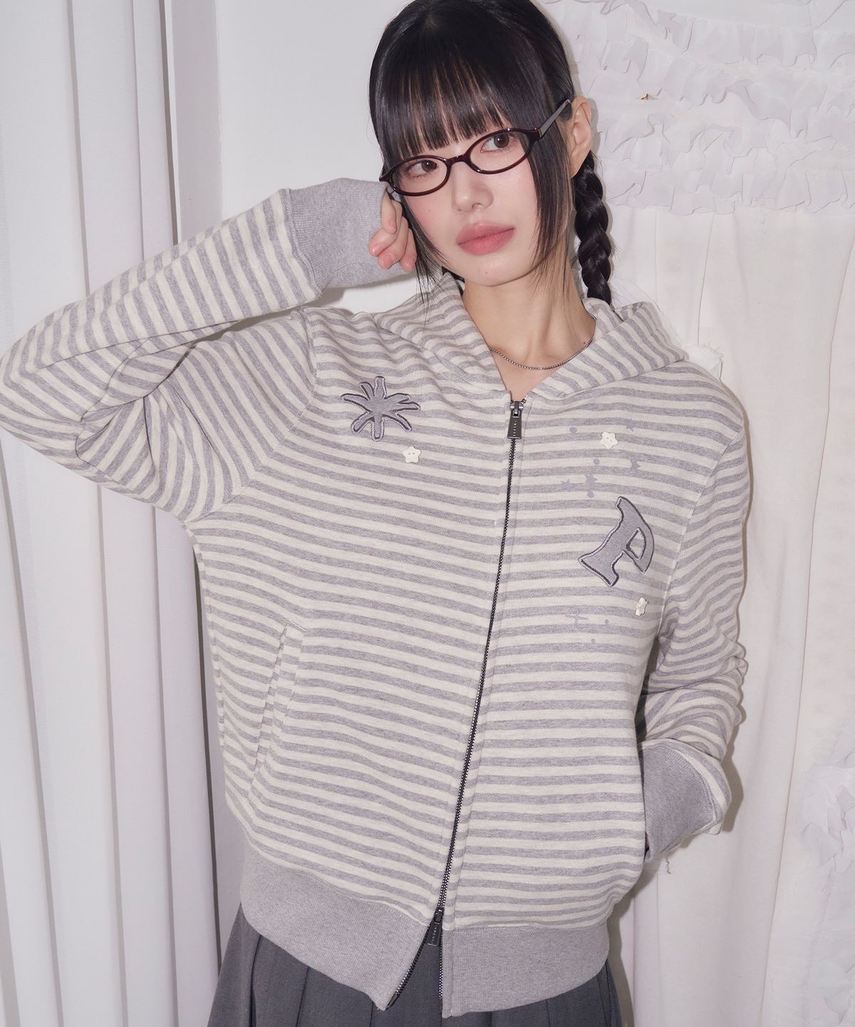 프렌다(PRENDA) STRIPE STAR BUTTON HOOD ZIP-UP GRAY
