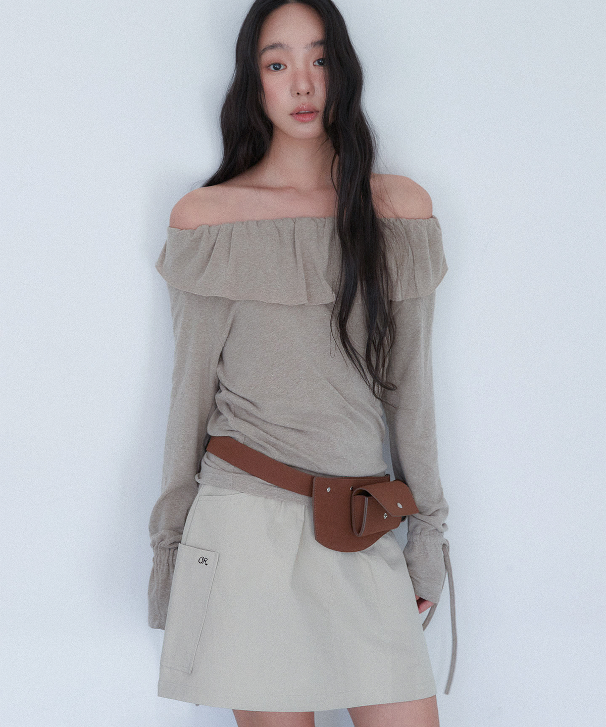 아우로(OURO) FRILL COLLAR T SHIRTS BLOUSE [ LATTE ]