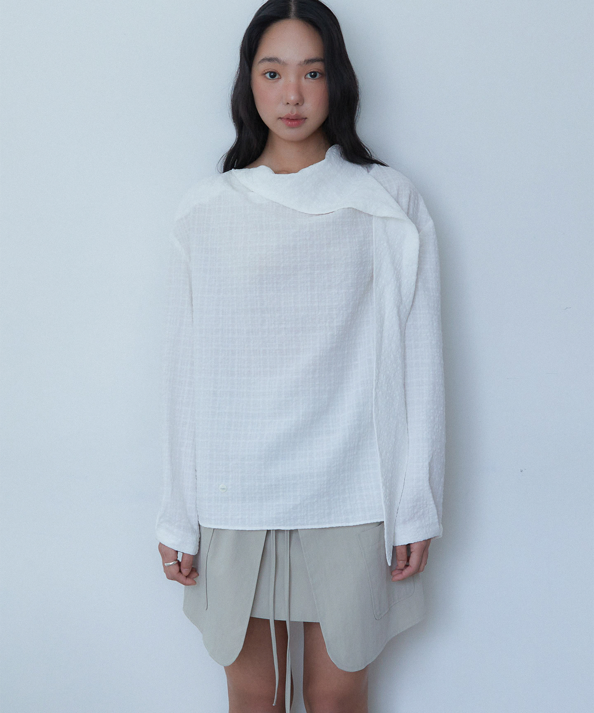 아우로(OURO) SCARF TIE BLOUSE [ WHITE ]