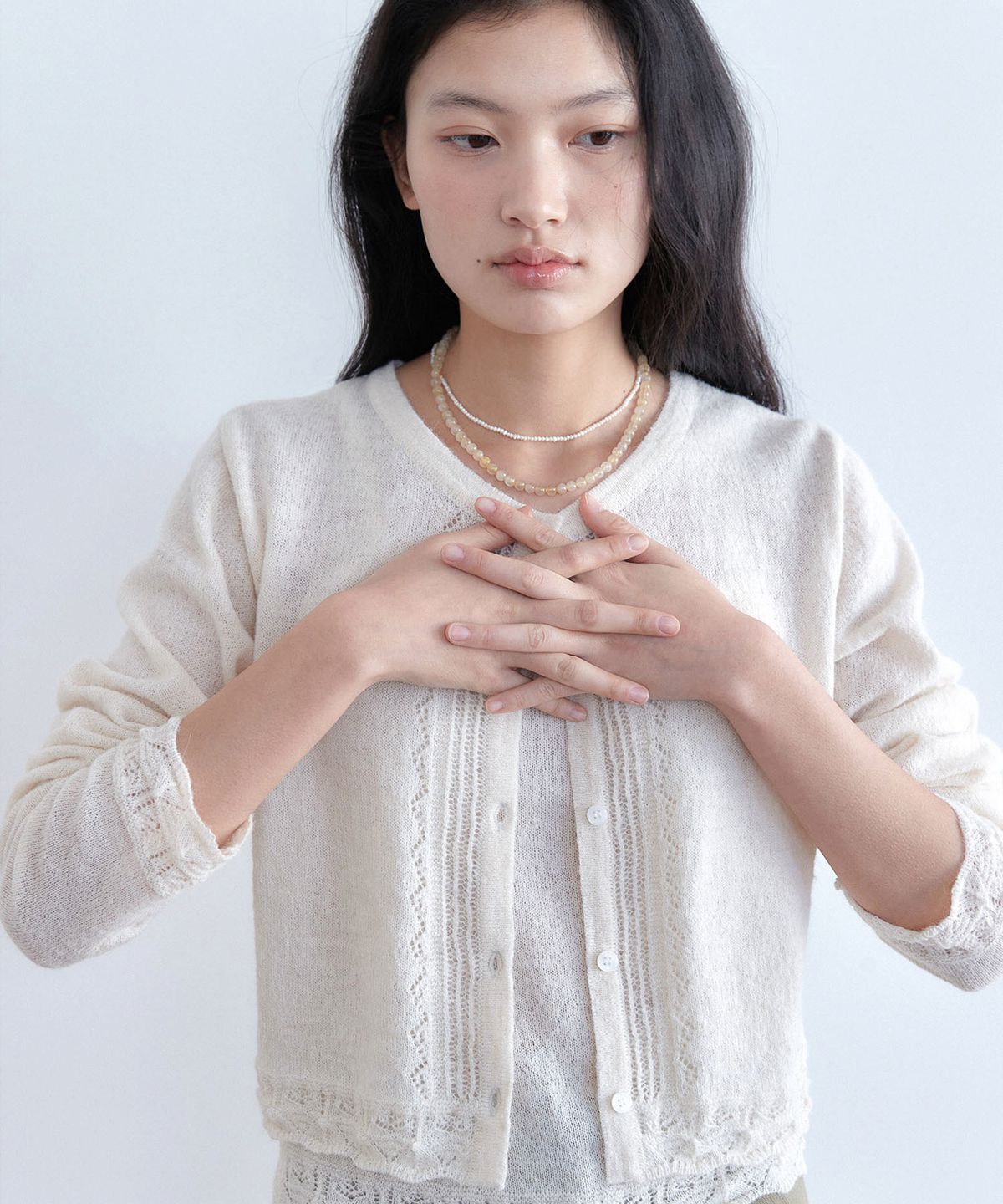 아우로(OURO) FRILL CROCHET LAYERED CARDIGAN [ CREAM ]