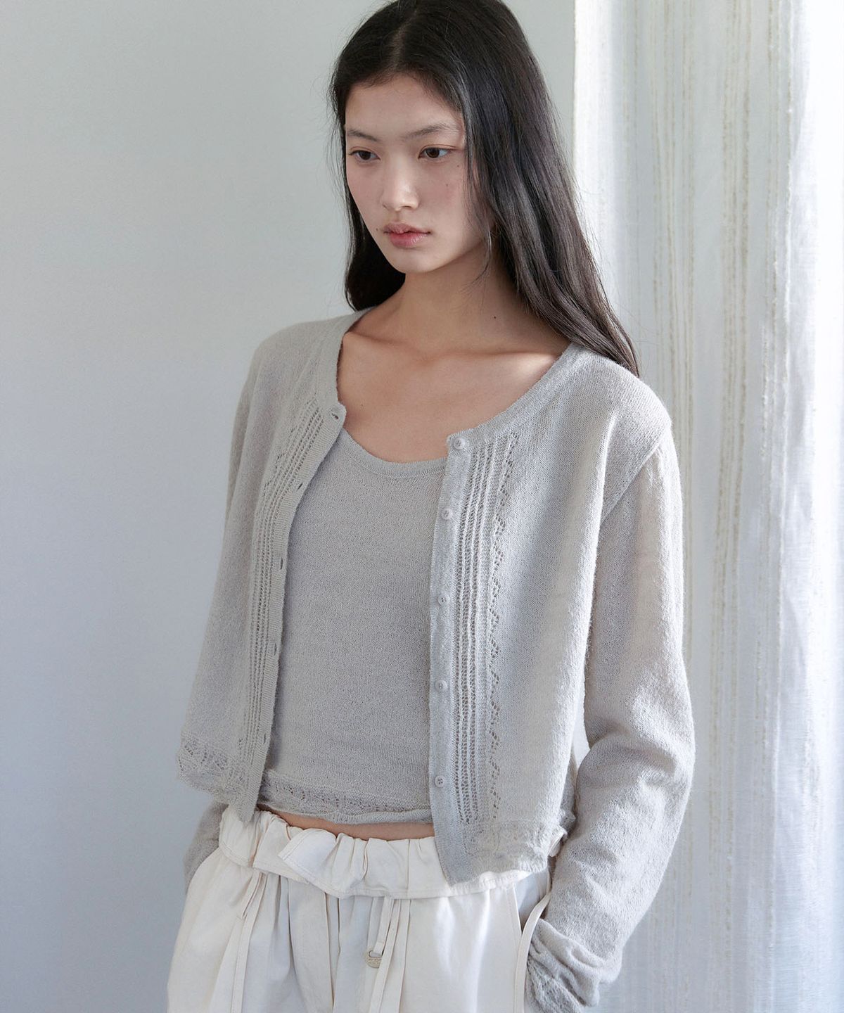 아우로(OURO) FRILL CROCHET LAYERED CARDIGAN [ GRAY ]