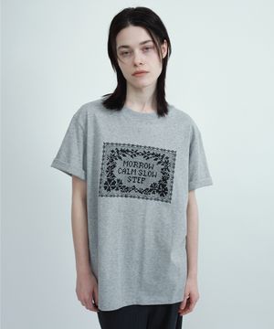 크로셰 그래픽 티셔츠 [멜란지 그레이]