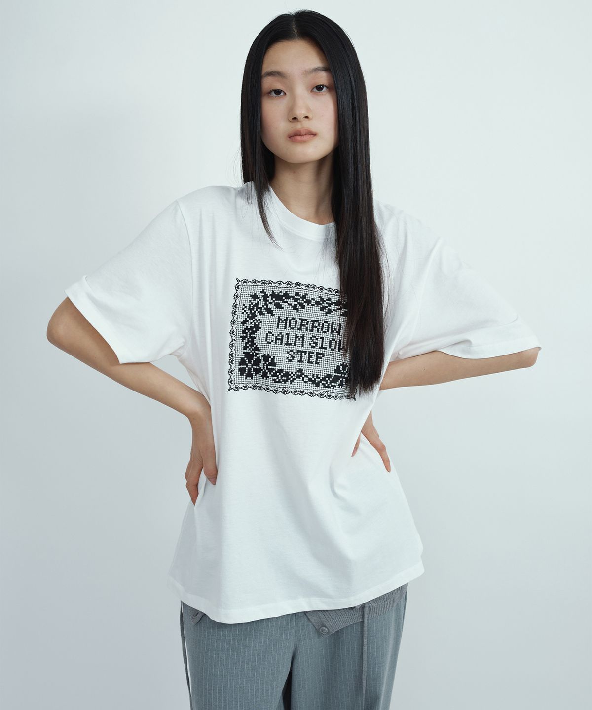 밀로 우먼(MILLO WOMEN) 크로셰 그래픽 티셔츠 [아이보리]