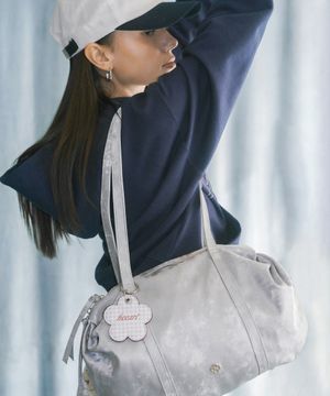 오로라 셔링 더플백_글로시 그레이