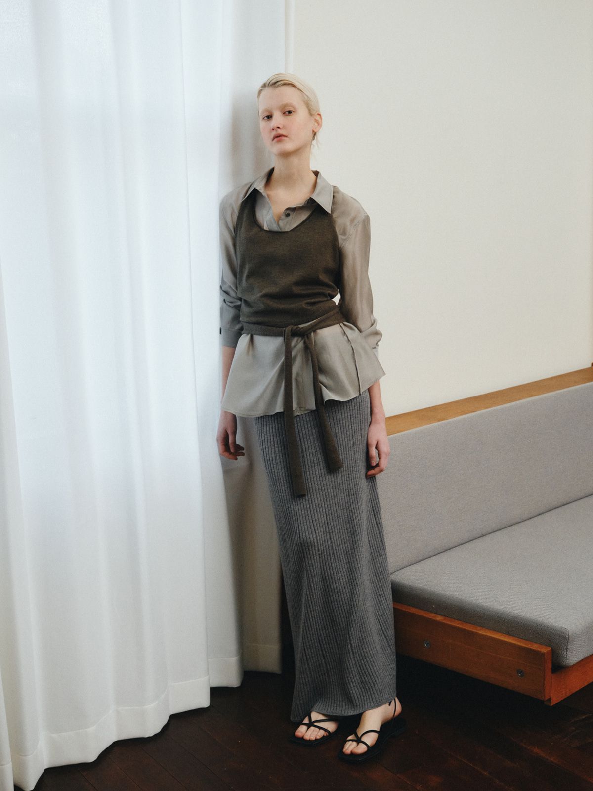 리플레인(REPLAIN) WOOL HALTER WRAP VEST_KHAKI