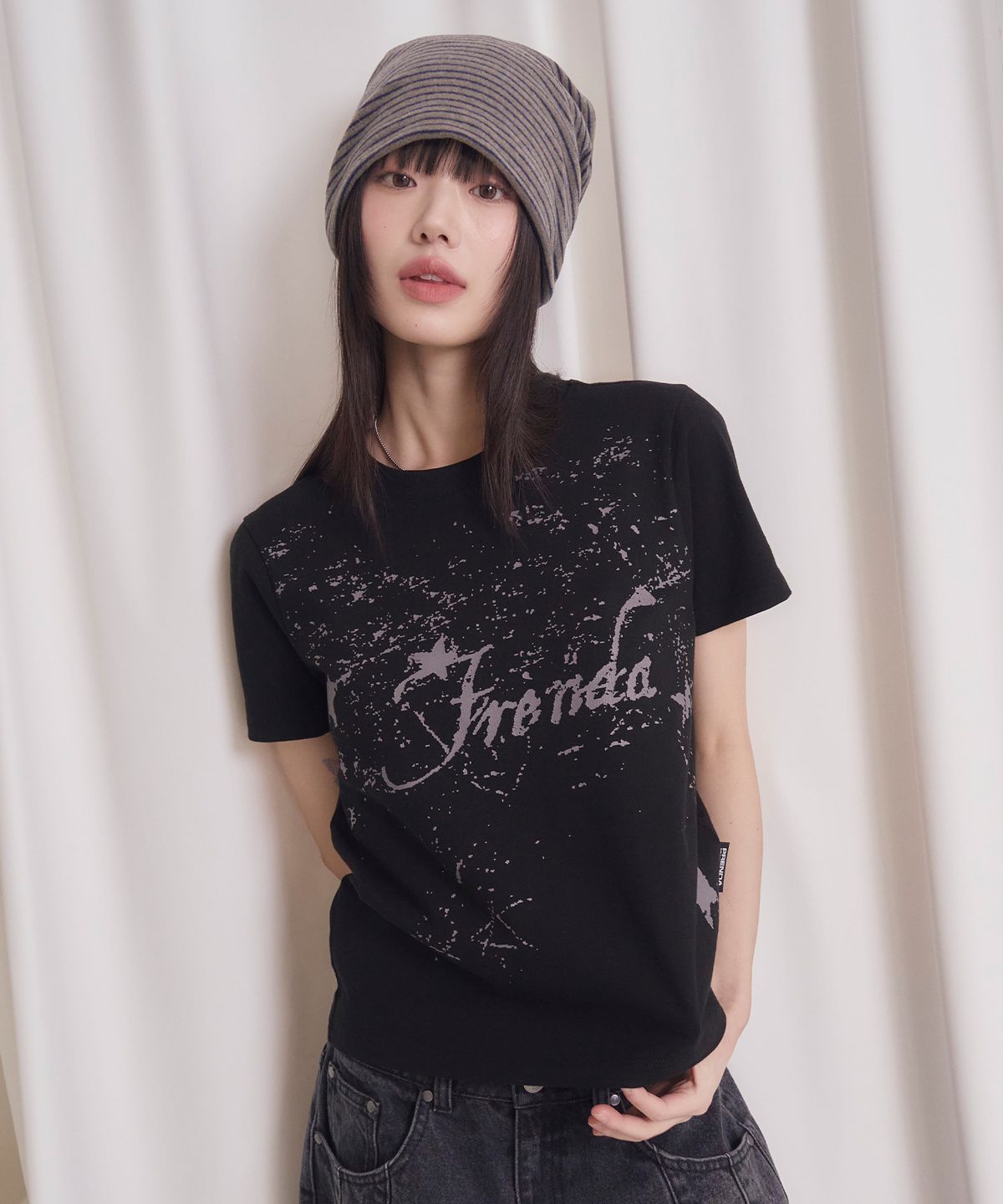 프렌다(PRENDA) STAR LETTERING LOGO CREWNECK TEE BLACK