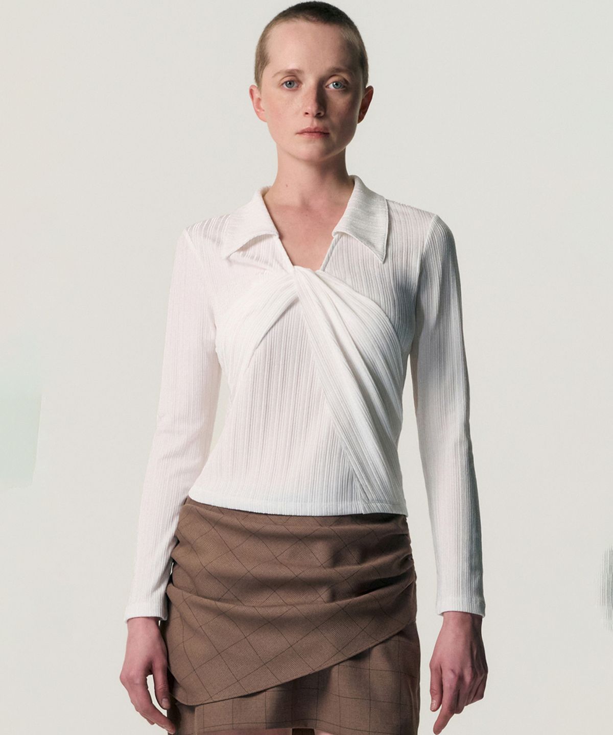 킴지수(KIMZISU) Ribbed Twist Jersey Top_WHITE