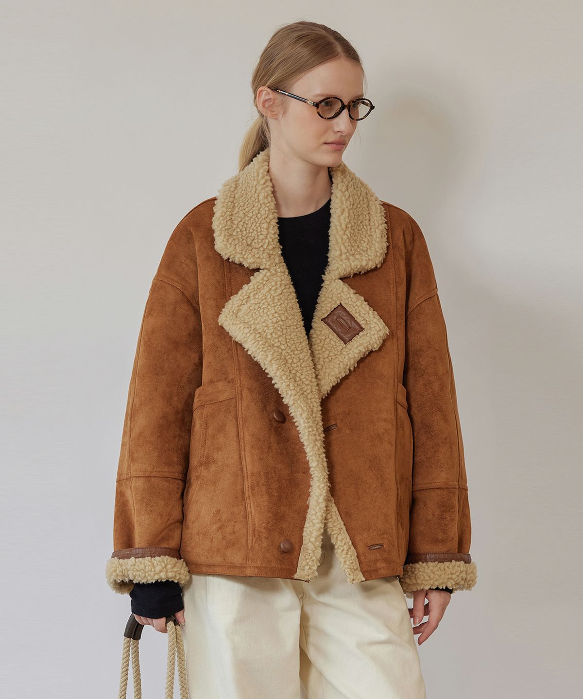 퀸스래빗(Q'SRB) Sand Suede Shearling Half Coat
