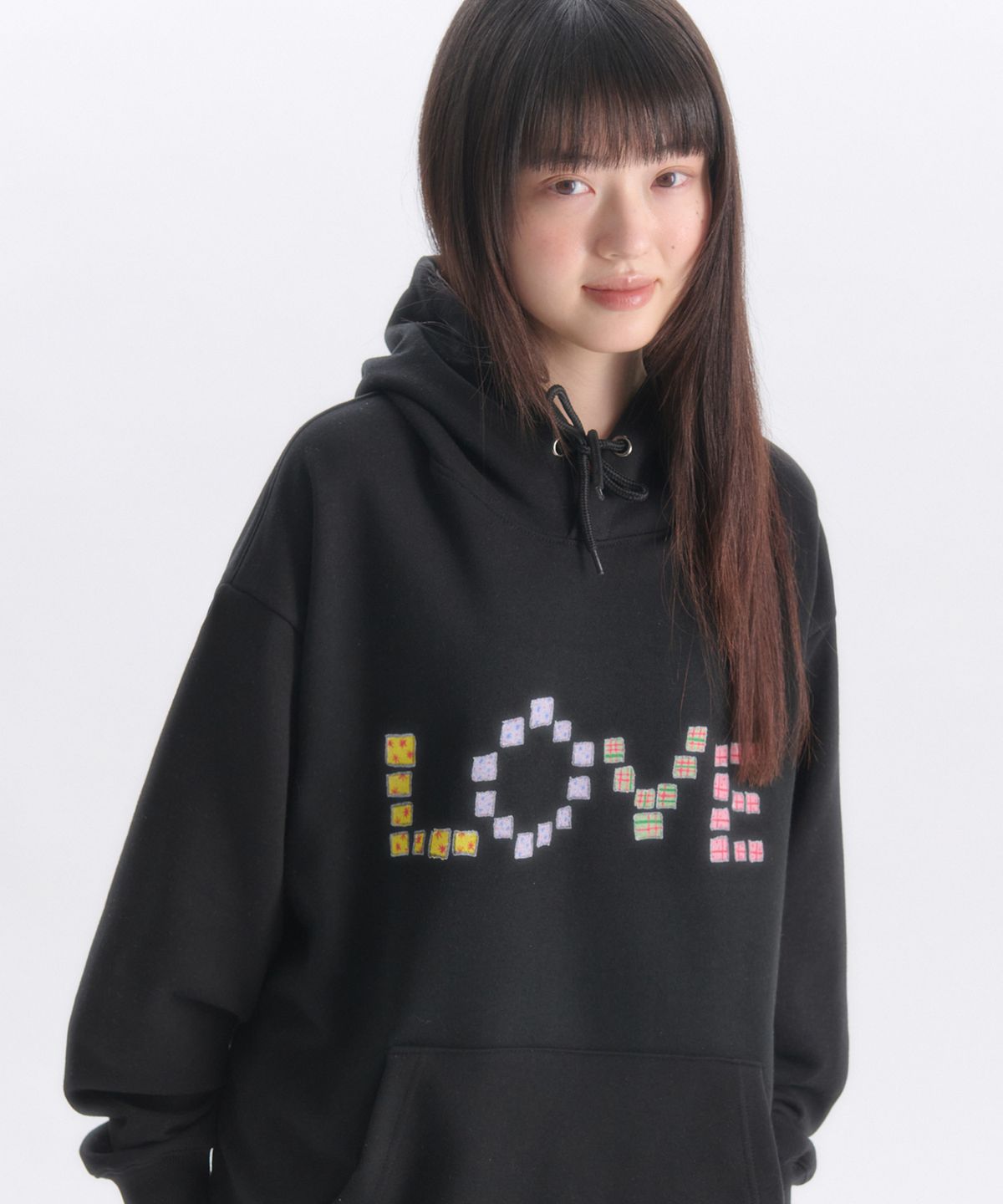 엠블러(AMBLER) Crayon Love 그래픽 후드 티셔츠 AHP1303 (블랙)