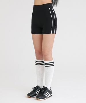 파이핑 우먼 쇼츠