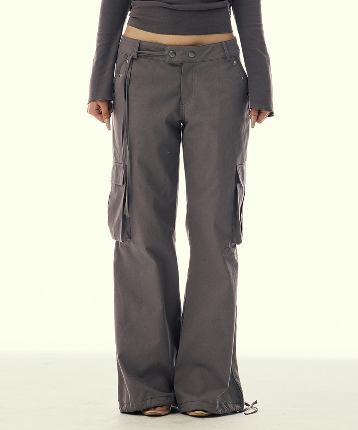 길라아카이브(GILAARCHIVE) POCKET EMBROIDED STRING CARGO PANTS_BROWN