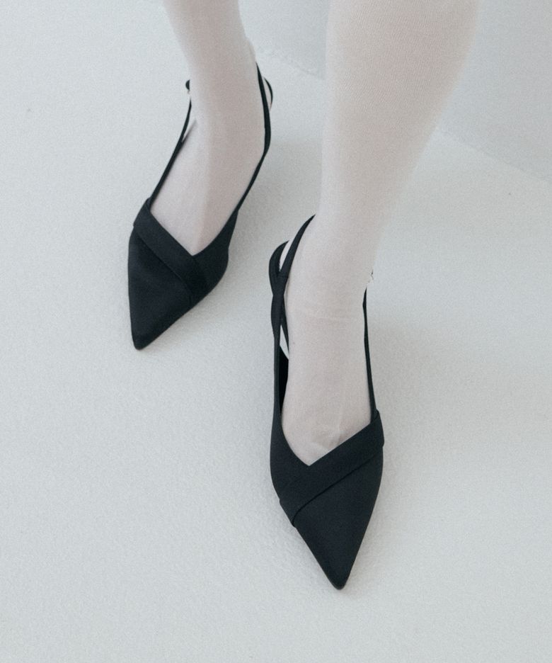 Slim-Toe Satin Slingback Heels (black)