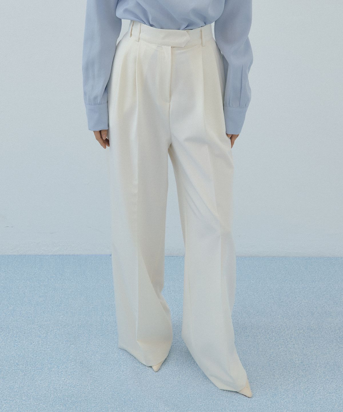루시르주(LUCIR ZU) Triangle Tab Wide Slacks (ivory)