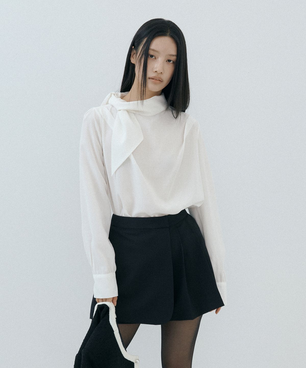 루시르주(LUCIR ZU) Ribbon Silky Blouse (ivory)