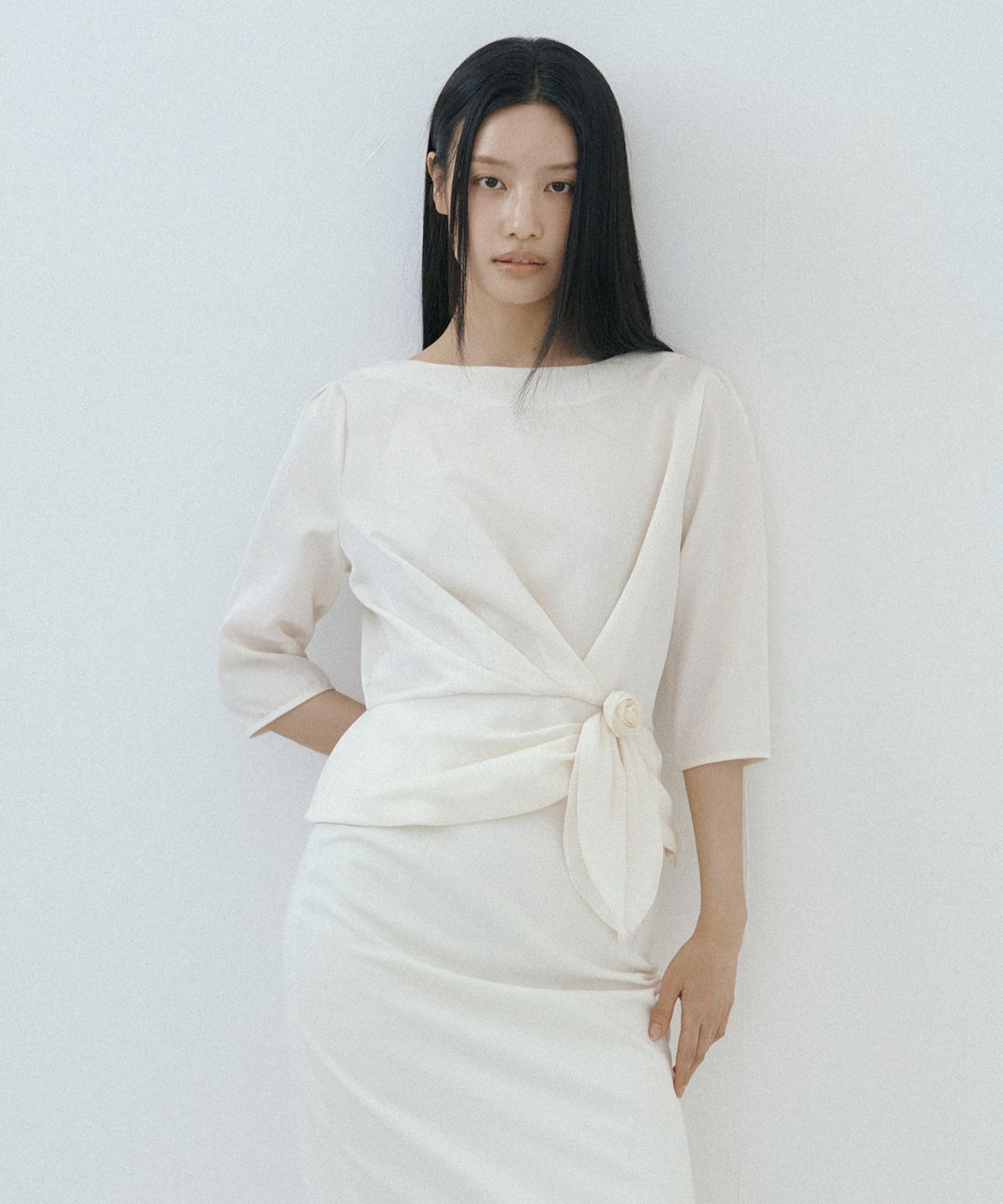 루시르주(LUCIR ZU) Silky Blouse & Corsage Brooch Set (ivory)