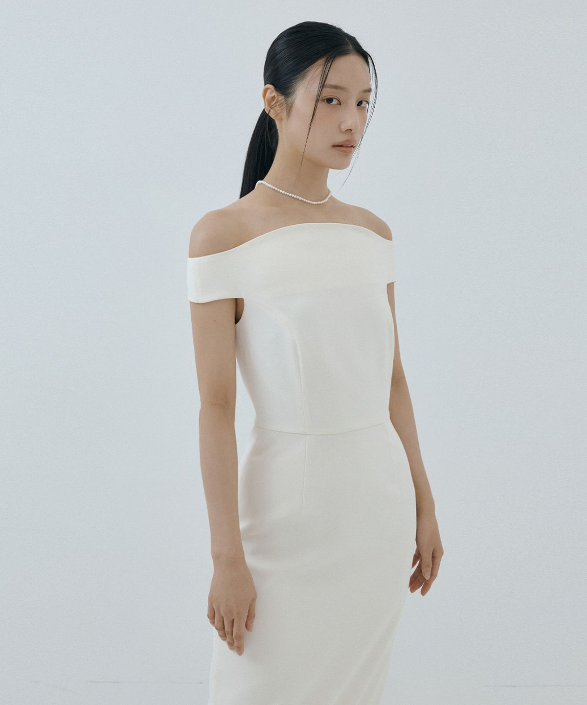 루시르주(LUCIR ZU) Curved Off-Shoulder Dress (ivory)