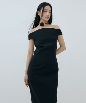 Curved Off-Shoulder Dress (black)