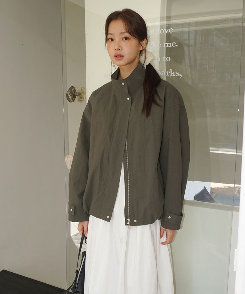 [알로하 PICK] (woman) 하이넥 뮤트 하프 자켓_Khaki