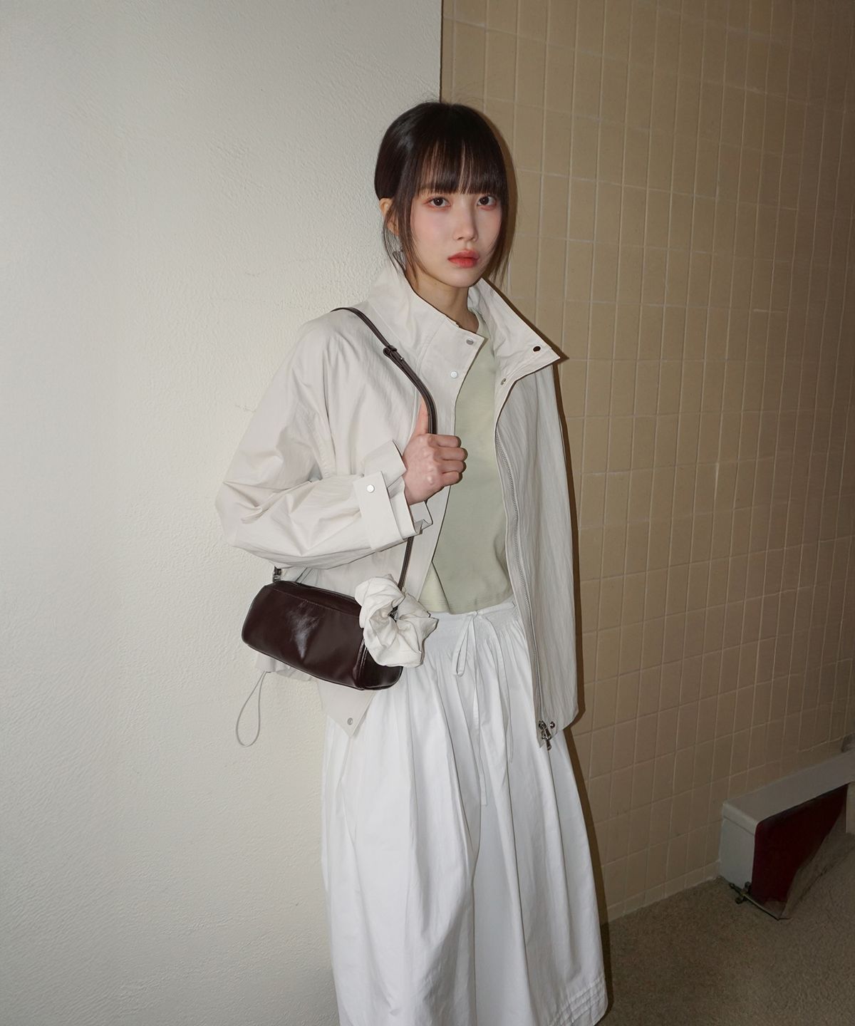 무드인사이드 우먼(MOOD INSIDE WOMAN) (woman) 하이넥 뮤트 하프 자켓_Ivory